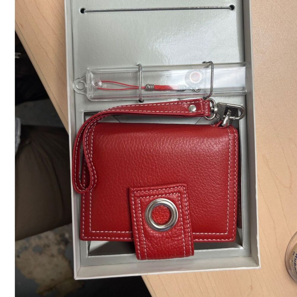 VTG 90s promotional gift set from Alltel Wireless red phone carrier & charm NIB